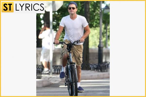 We can’t refuse DiCaprio in his leading to a healthy lifestyle: here we can see the actor riding a bike, as he likes to do almost every day.  img 0